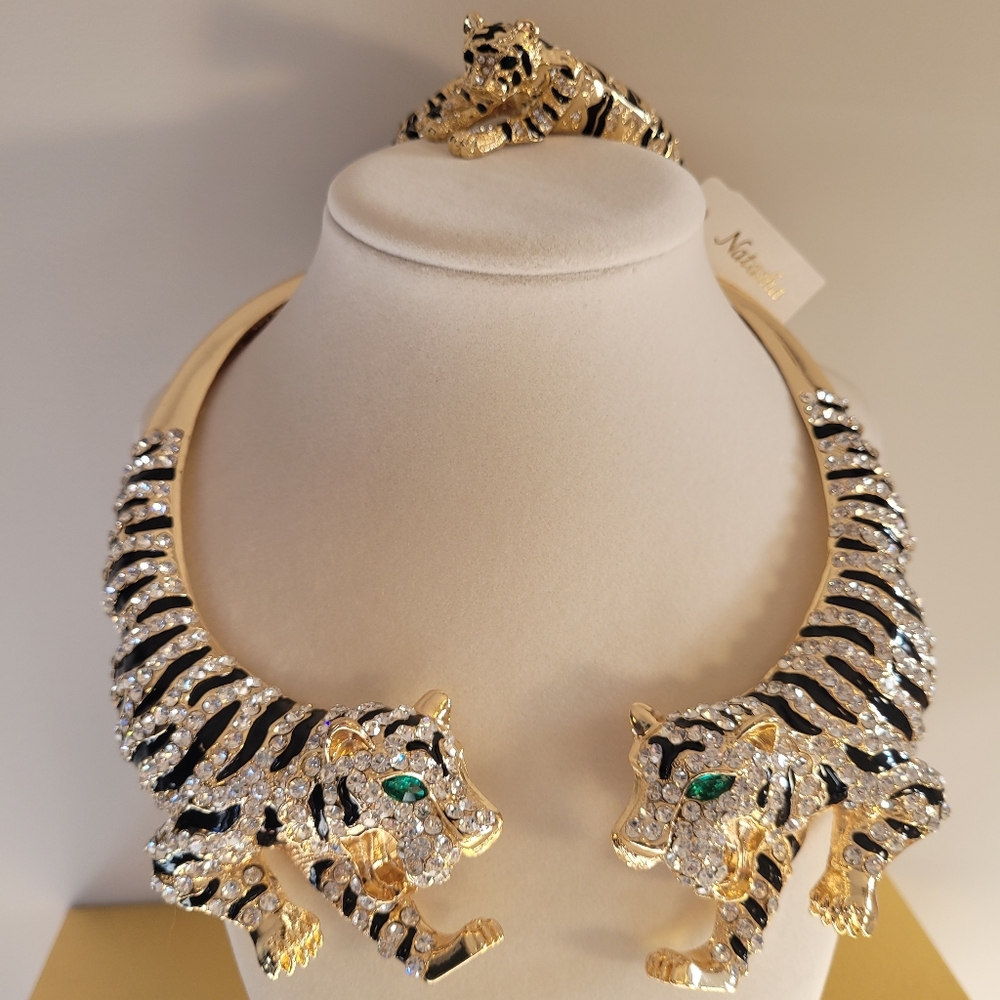Stunning Natasha Tiger Bracelet. Sparkly. Gold Tone. New. - Picture 11 of 14